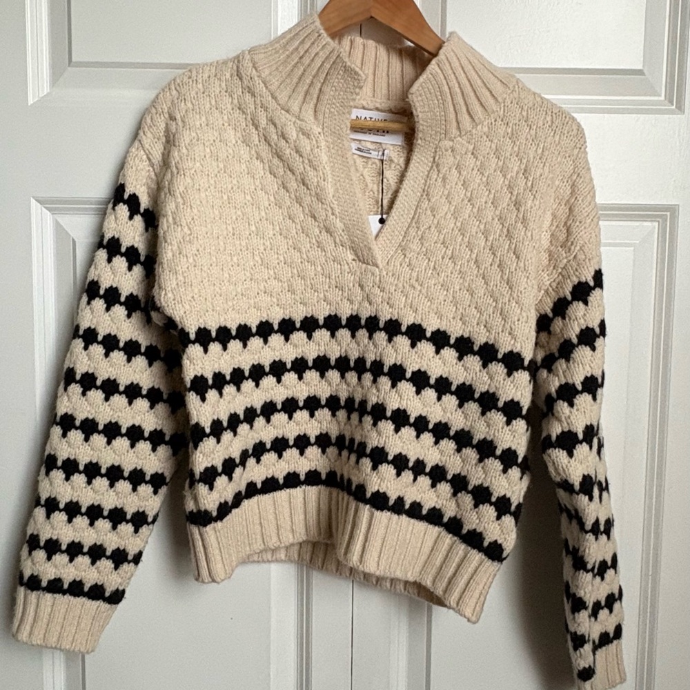 NWT NATIVE YOUTH / Cream and Black V-Neck Sweater / S